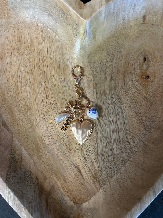 PORCELAIN BOW HEART LOVE BAG CHARM | 80K011