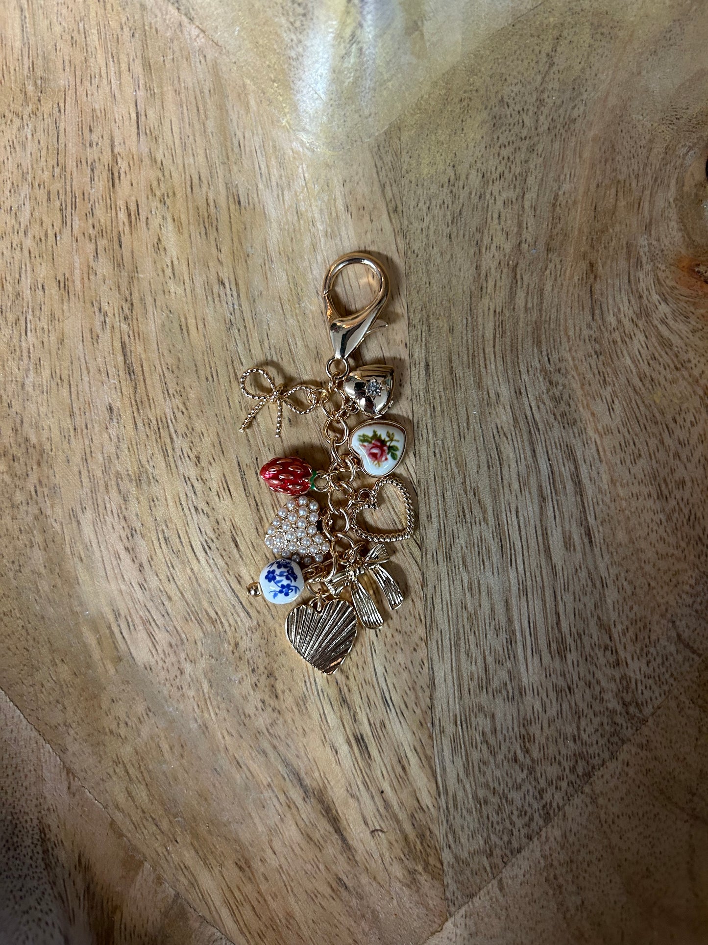 PORCELAIN BOWS HEARTS PEARL STRAWBERRY BAG CHARM | 80K008